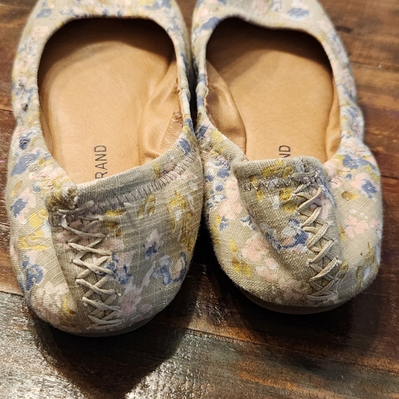 Lucky Brand Flats - Picture 4 of 5